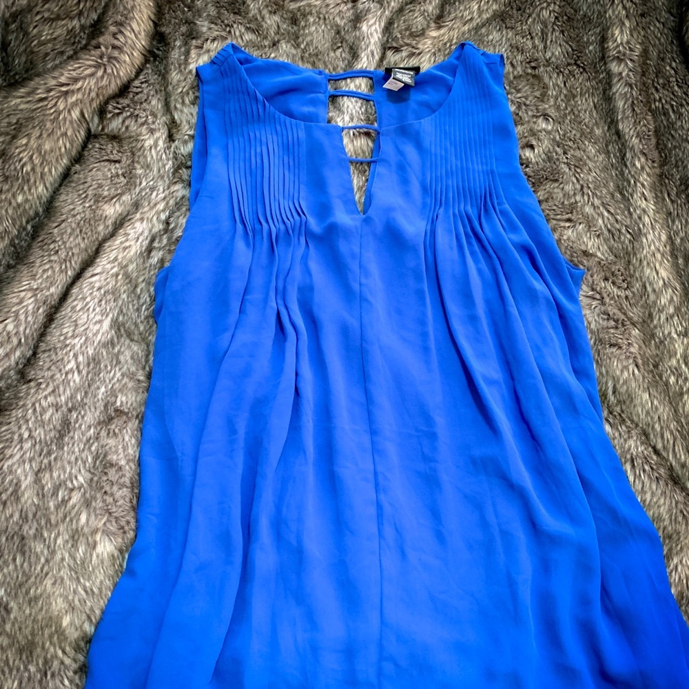 Sleeveless V-Neck/V-Back Blouse